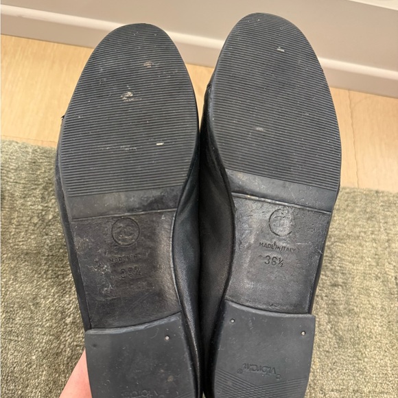 CHANEL Black Lambskin Ballet Flats with Patent Toe and CC Medallion - Picture 5 of 10